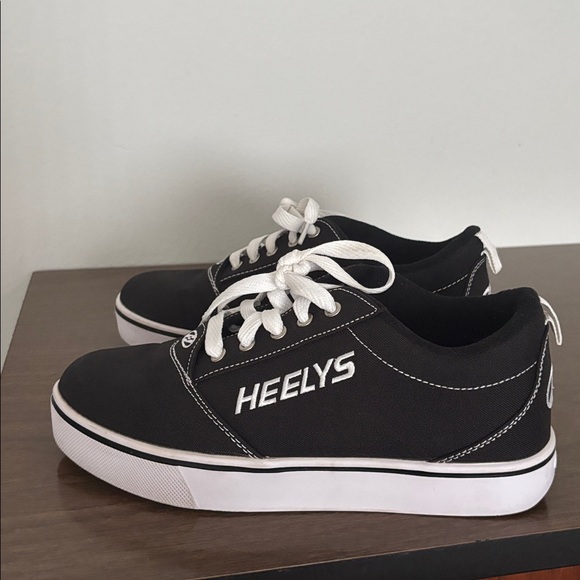 Heelys Pro 20 Boys Size 7 - Picture 1 of 5